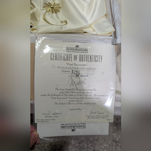 Madra Lord “First Encounter” Doll w/ COA | Debut Collection Ashton-Drake Gene - Picture 4 of 16